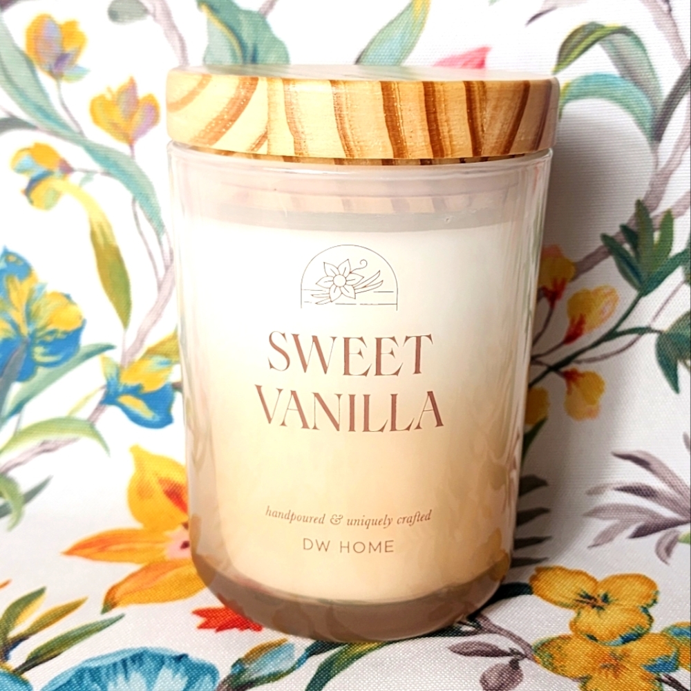 DW Home Sweet Vanilla Soy Blend Scented Candle 2-Wick Hand  Pourded Medium NEW